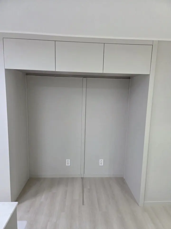 냉장고 상부장 리폼, 천장 쪽 마감까지 정리 완료 사진